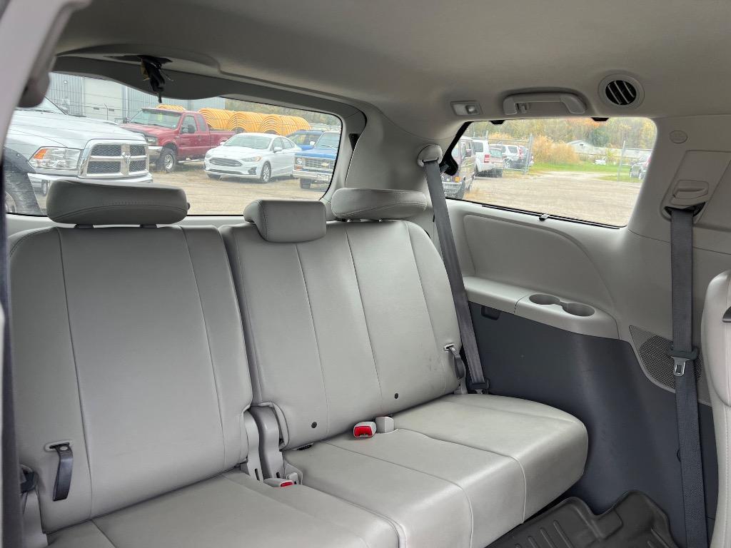 2014 Toyota Sienna - $16,102