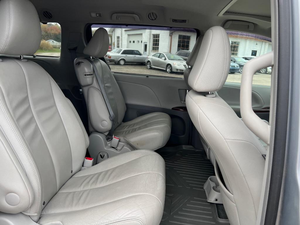 2014 Toyota Sienna - $16,102