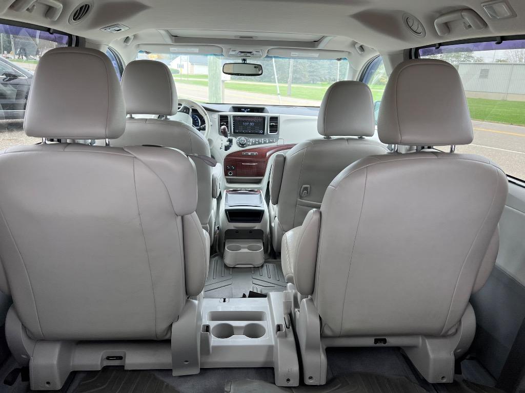 2014 Toyota Sienna - $16,102