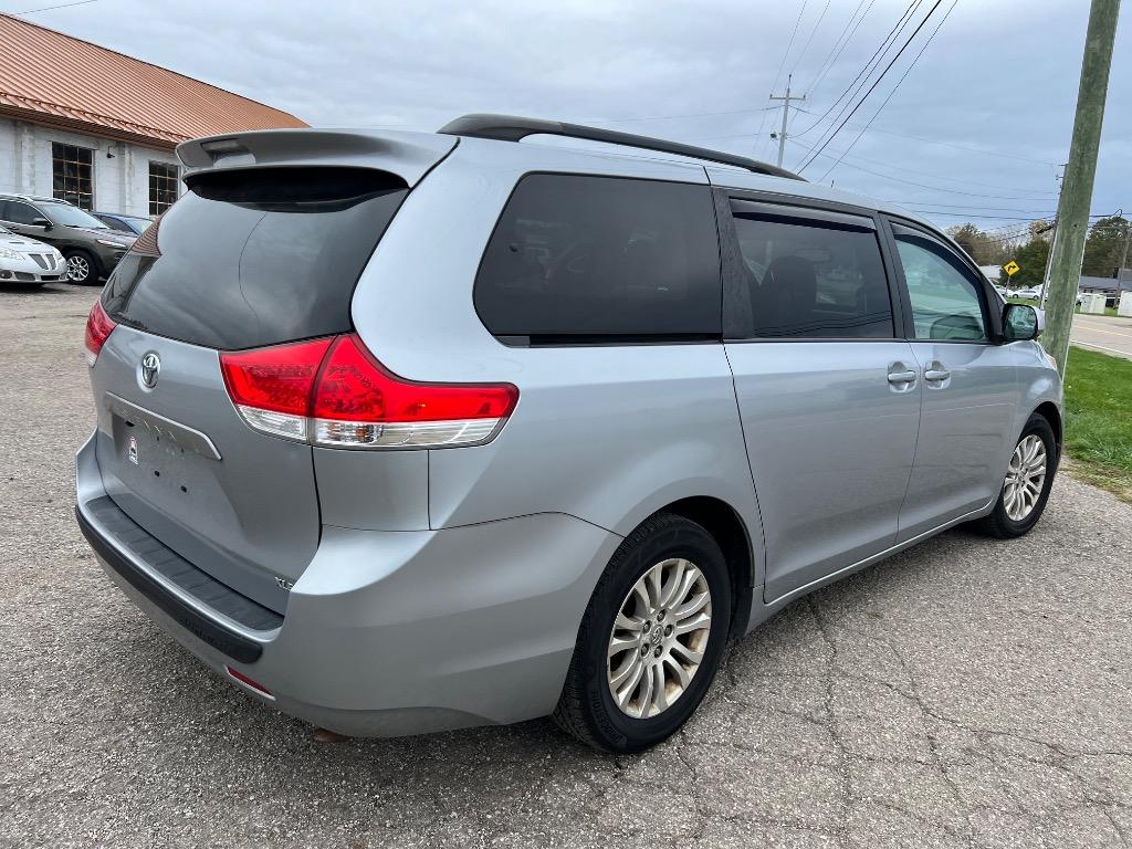 2014 Toyota Sienna - $16,102