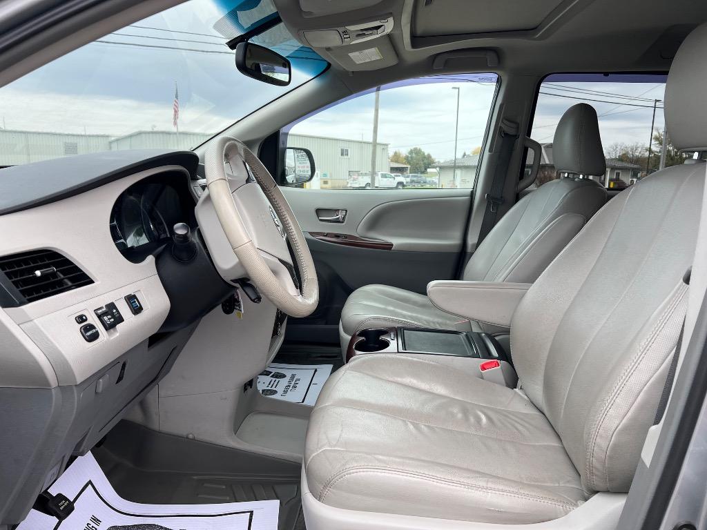 2014 Toyota Sienna - $16,102