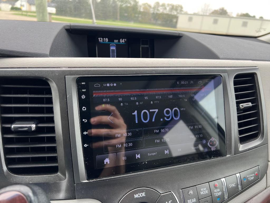 2014 Toyota Sienna - $16,102