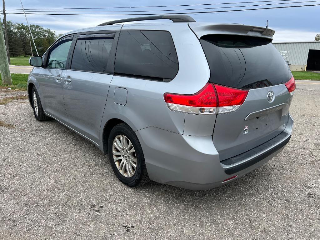 2014 Toyota Sienna - $16,102