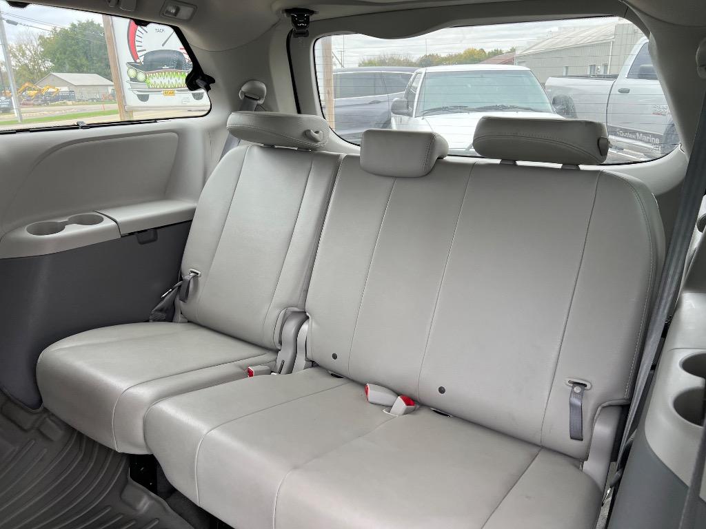 2014 Toyota Sienna - $16,102