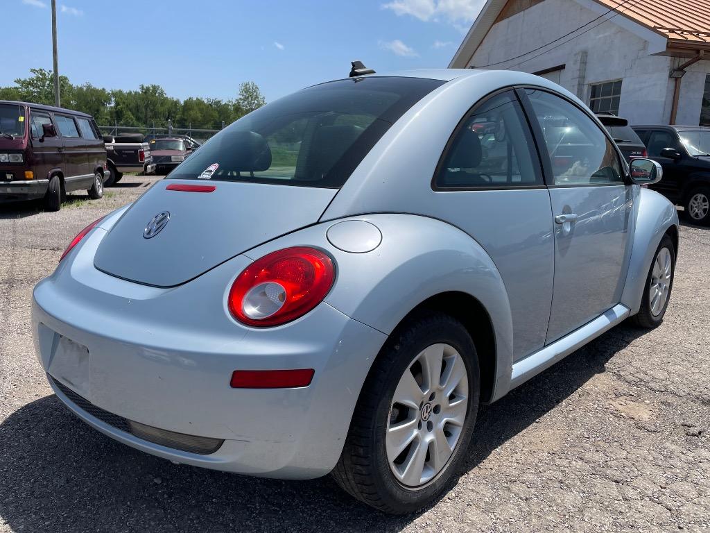 2009 Volkswagen Beetle - $5,750