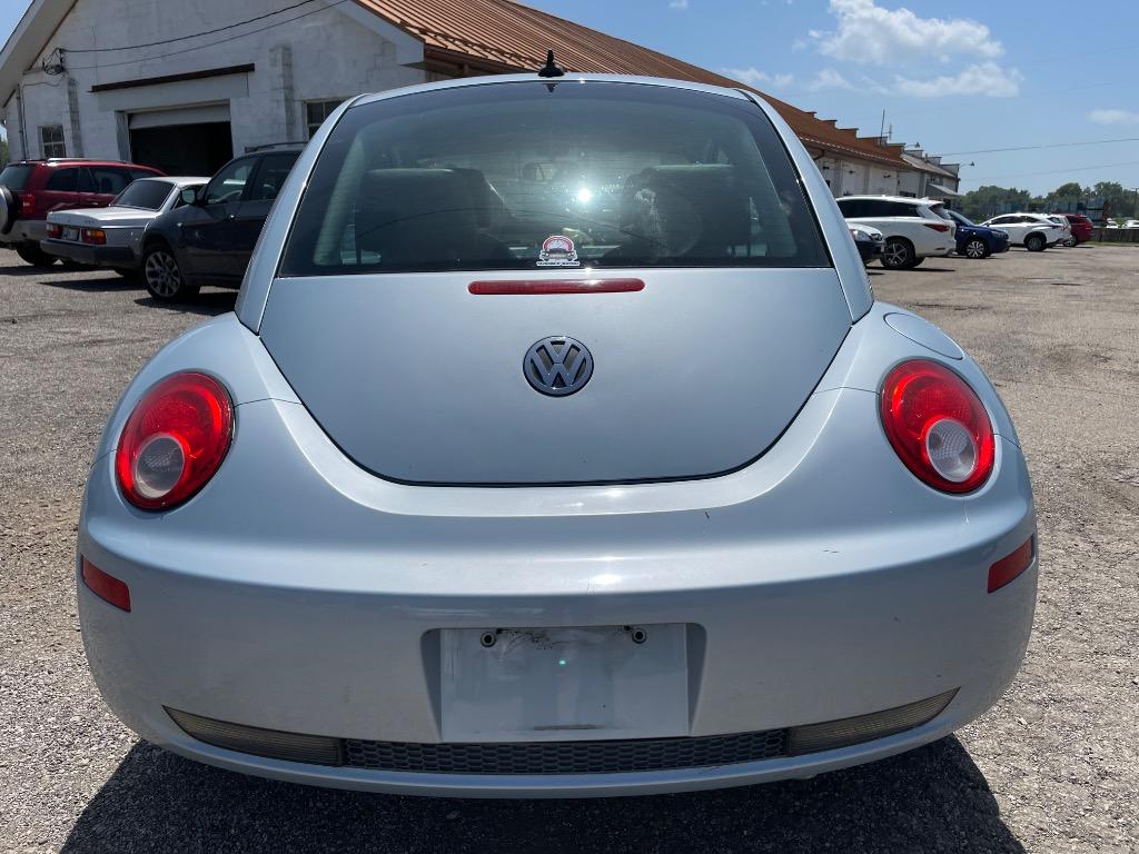 2009 Volkswagen Beetle - $5,750