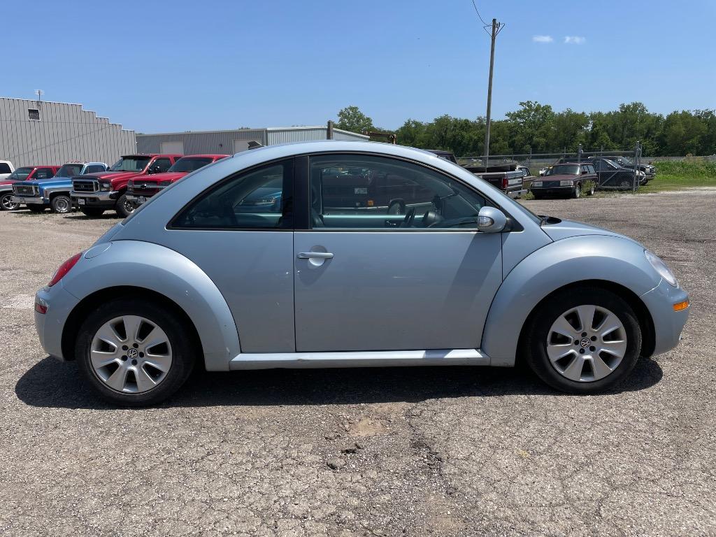 2009 Volkswagen Beetle - $5,750