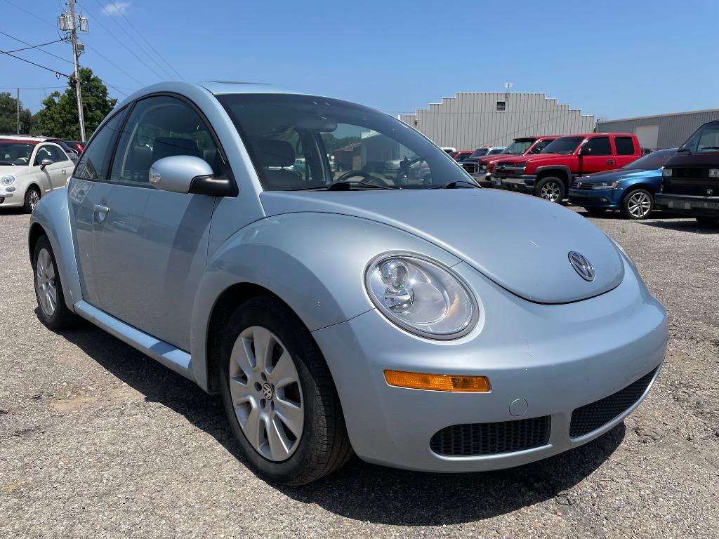 2009 Volkswagen Beetle - $5,750
