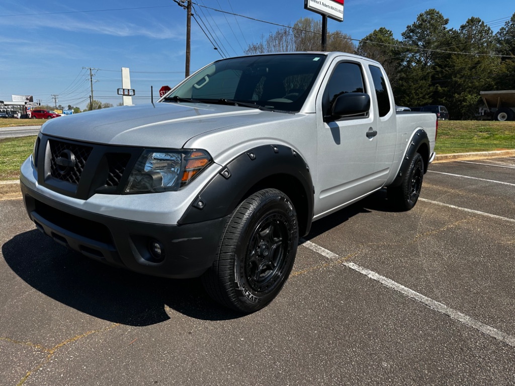 The 2017 Nissan Frontier S photos