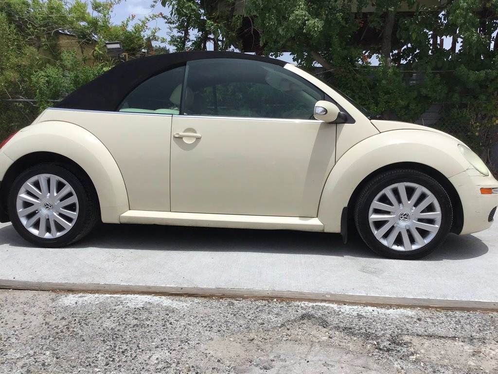 2008 Volkswagen New Beetle SE photo