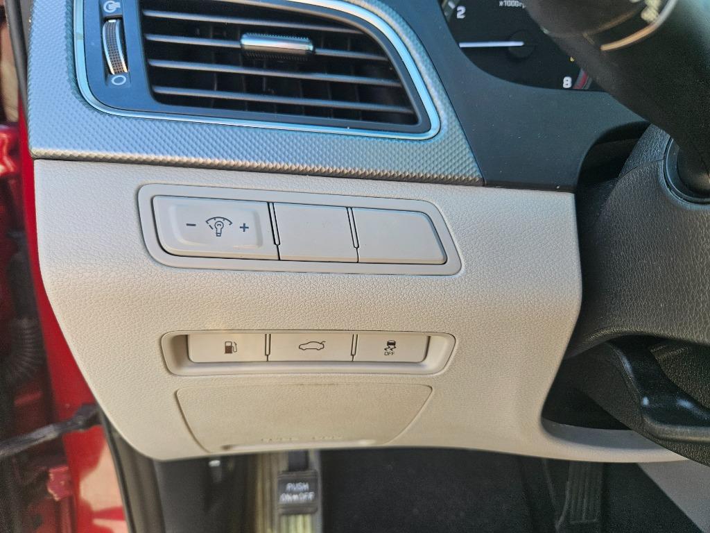 2015 Hyundai Sonata - $10,500
