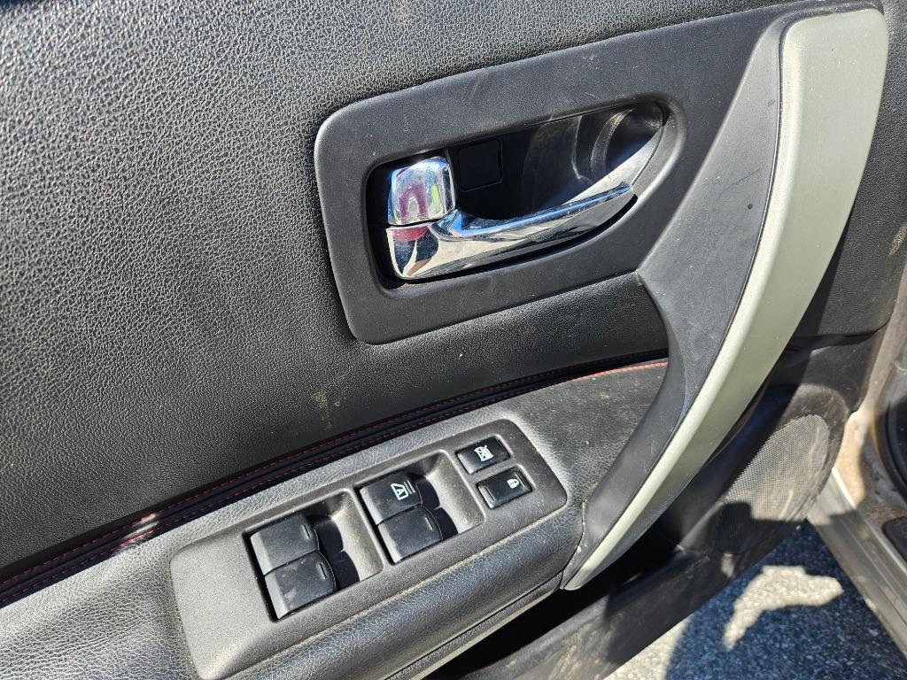2013 Nissan Rogue - $8,000