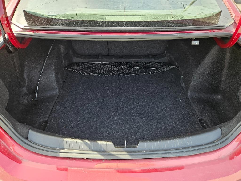 2017 Chevrolet Malibu - $14,000
