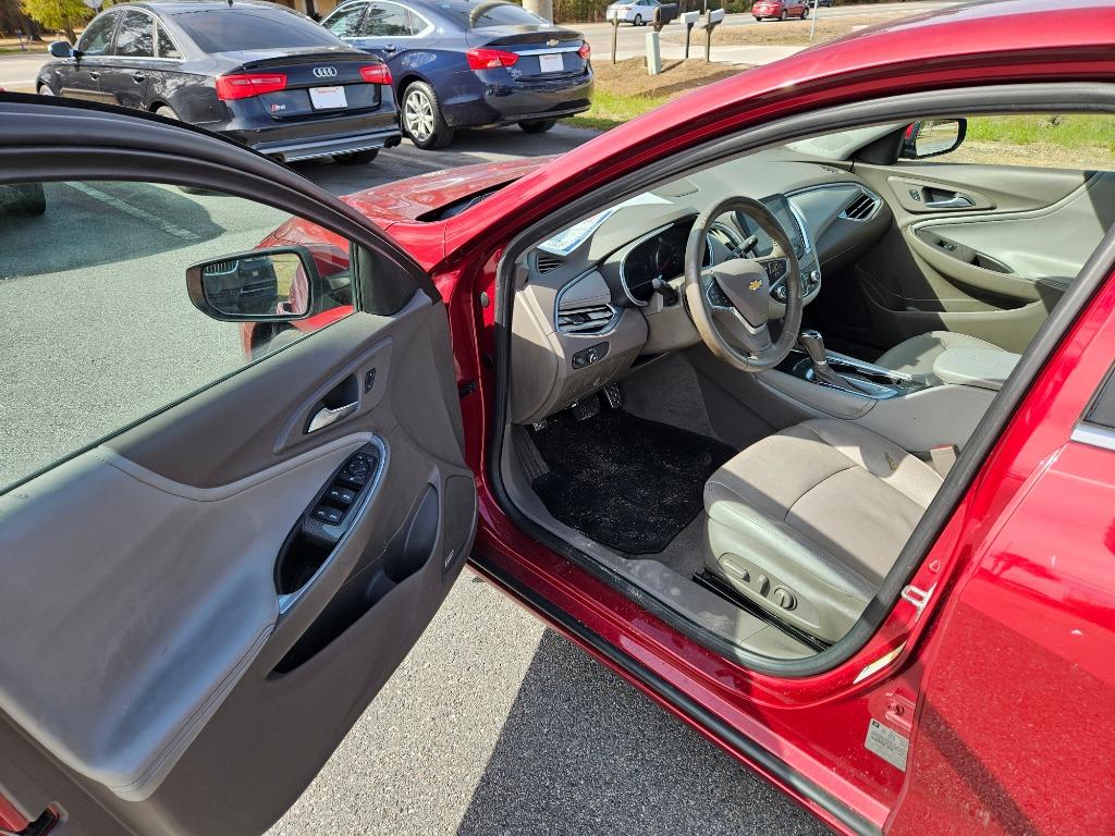 2017 Chevrolet Malibu - $14,000