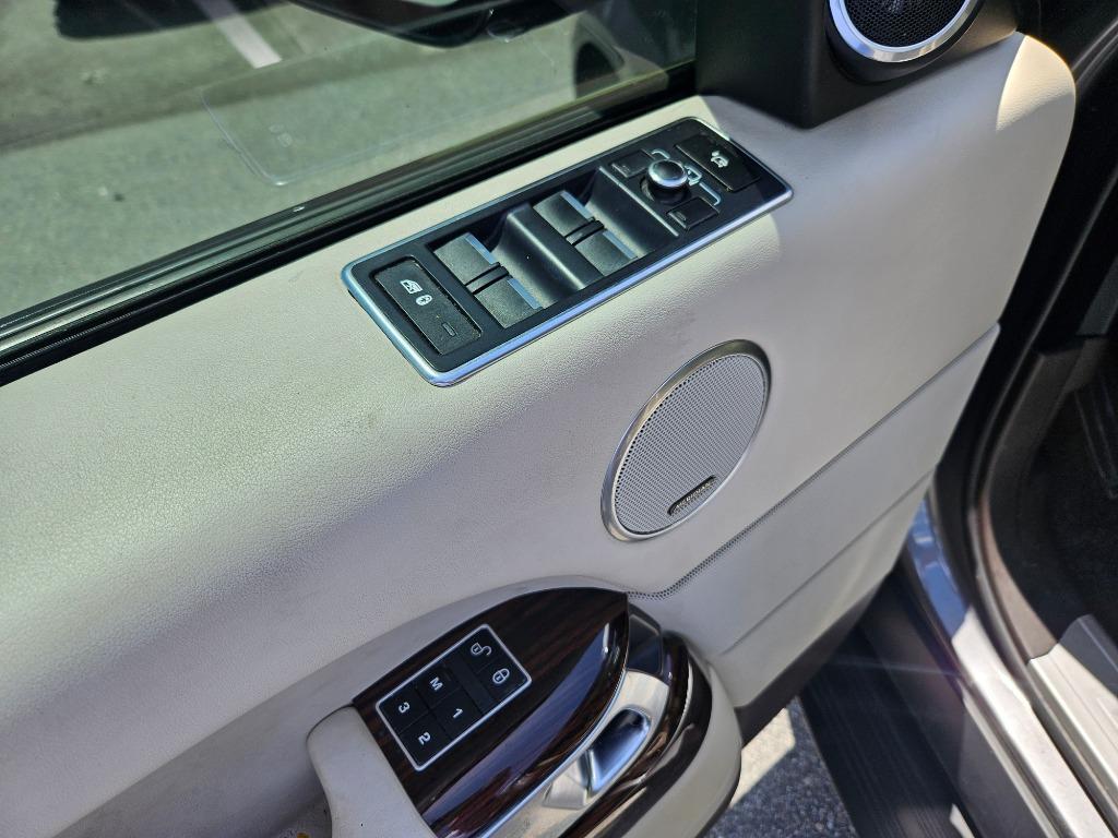 2014 Land Rover Range Rover - $16,000