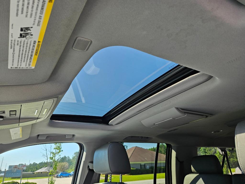 2020 Chevrolet Suburban 1500 LT photo