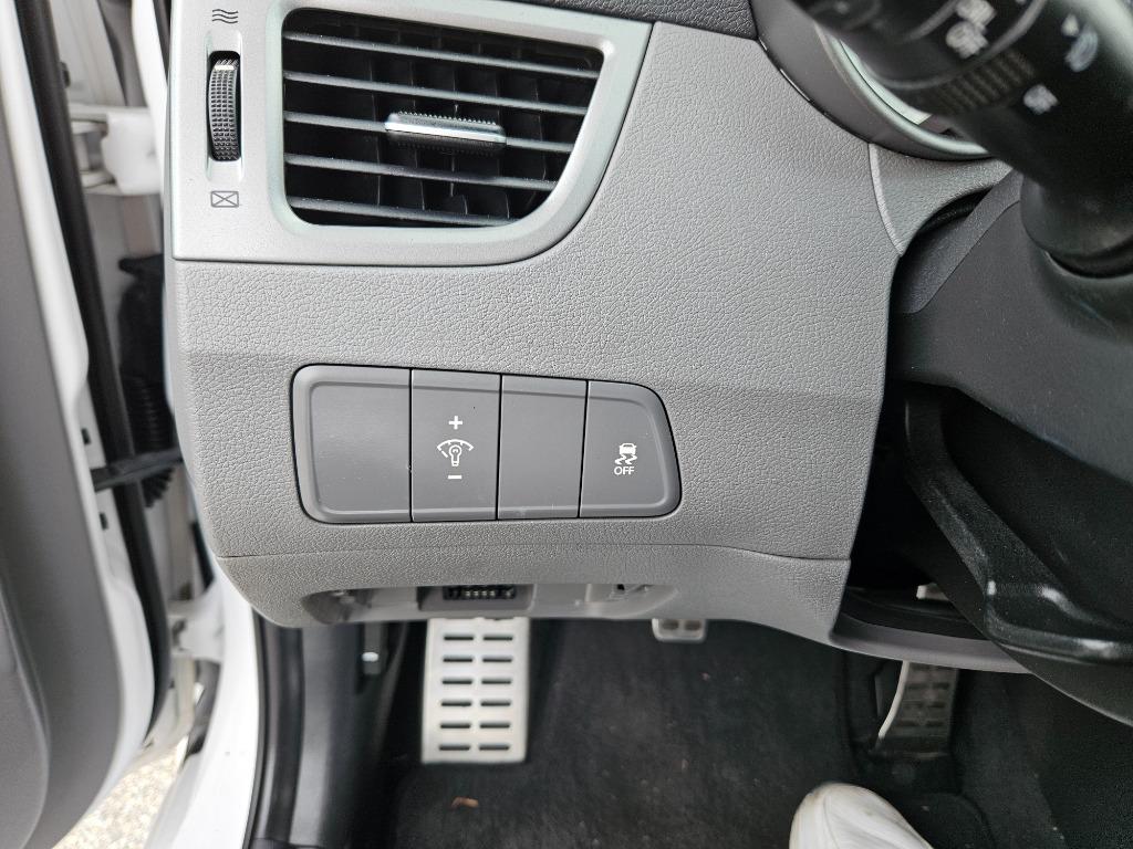 2015 Hyundai Elantra - $9,500