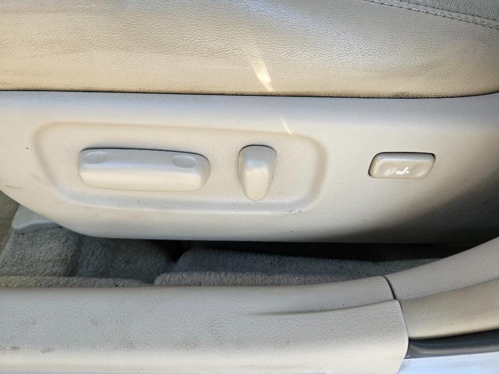 2011 Toyota Avalon - $11,000