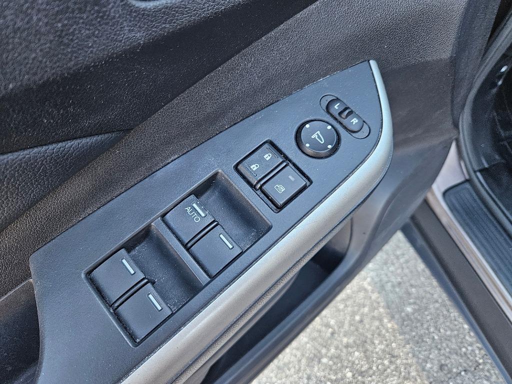2014 Honda CR-V - $12,500