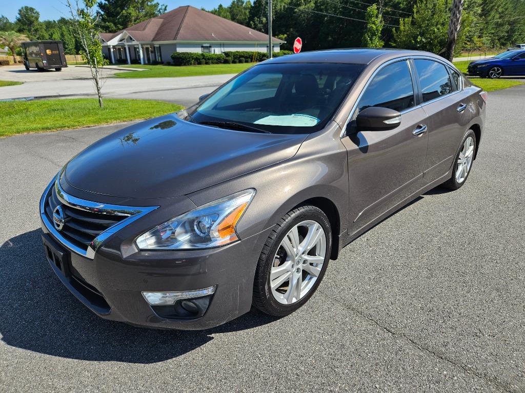 2015 Nissan Altima - $12,500