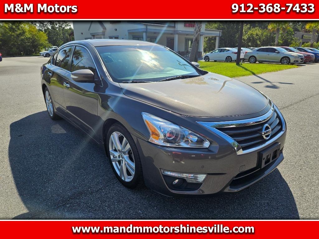 2015 Nissan Altima - $12,500
