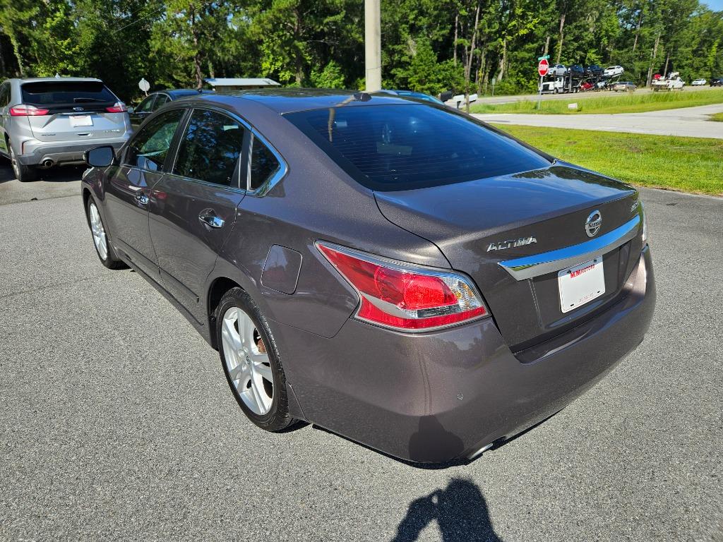 2015 Nissan Altima - $12,500