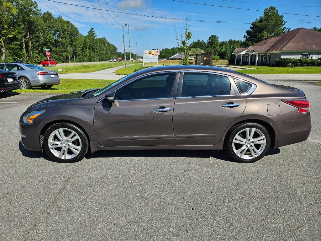 2015 Nissan Altima - $12,500