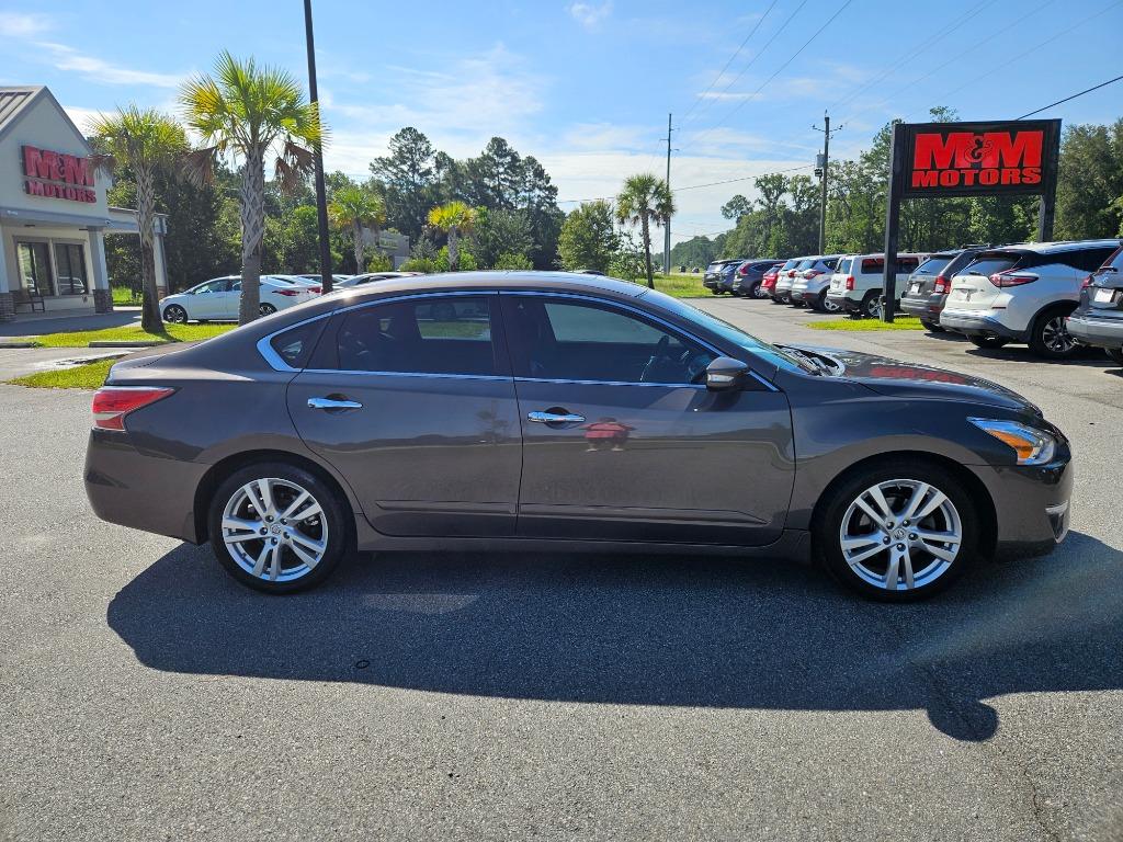 2015 Nissan Altima - $12,500