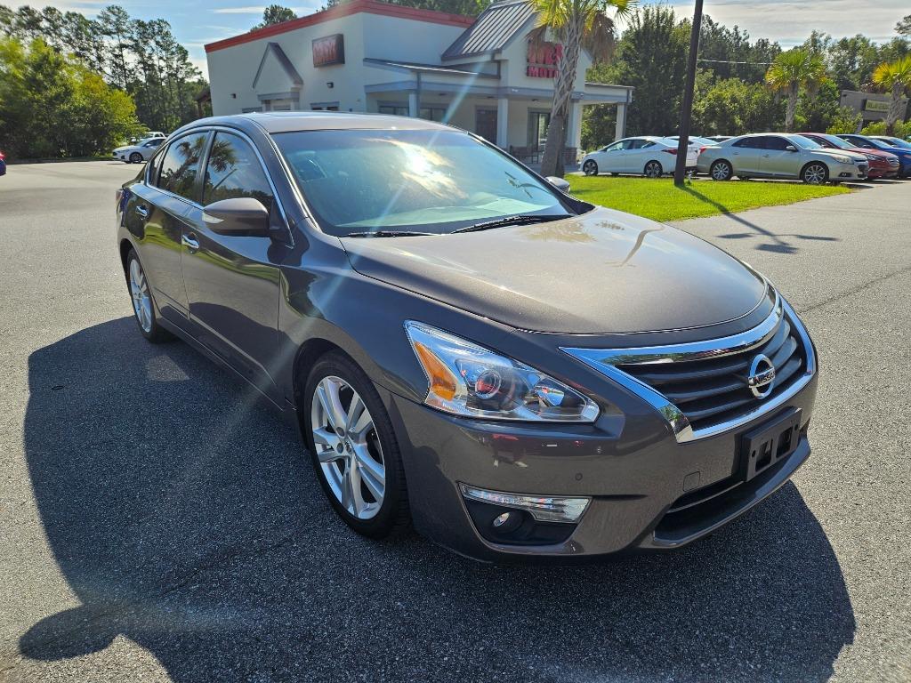 2015 Nissan Altima - $12,500