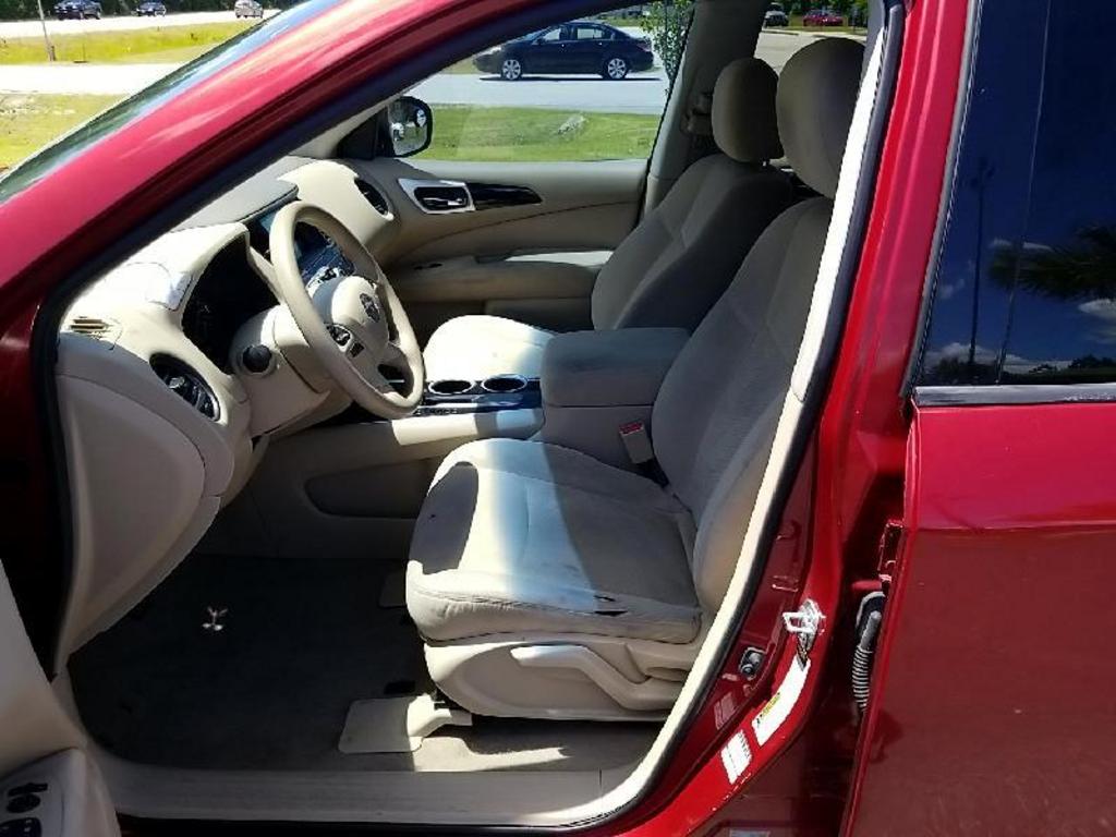 2014 Nissan Pathfinder S photo