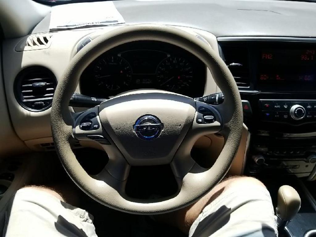 2014 Nissan Pathfinder S photo