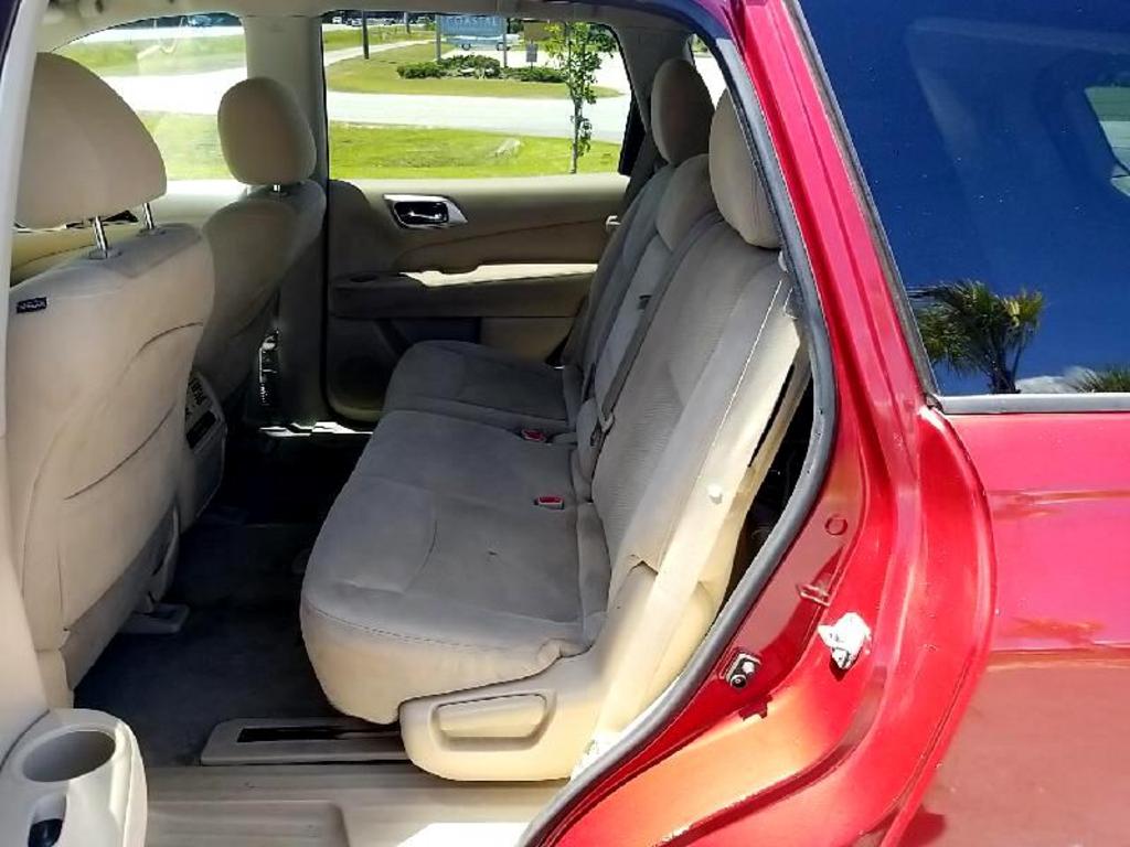 2014 Nissan Pathfinder S photo