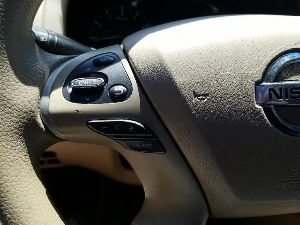 2014 Nissan Pathfinder S photo