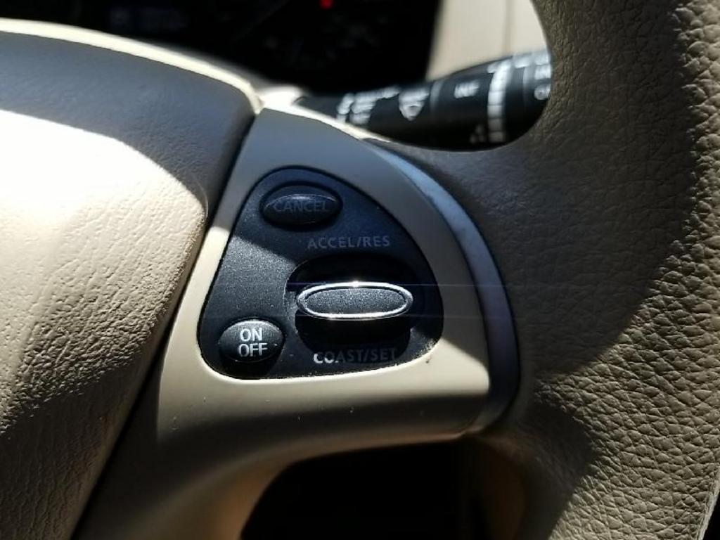 2014 Nissan Pathfinder S photo