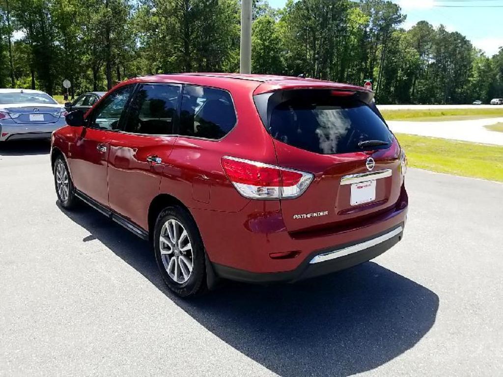 2014 Nissan Pathfinder S photo
