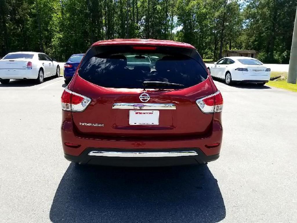 2014 Nissan Pathfinder S photo