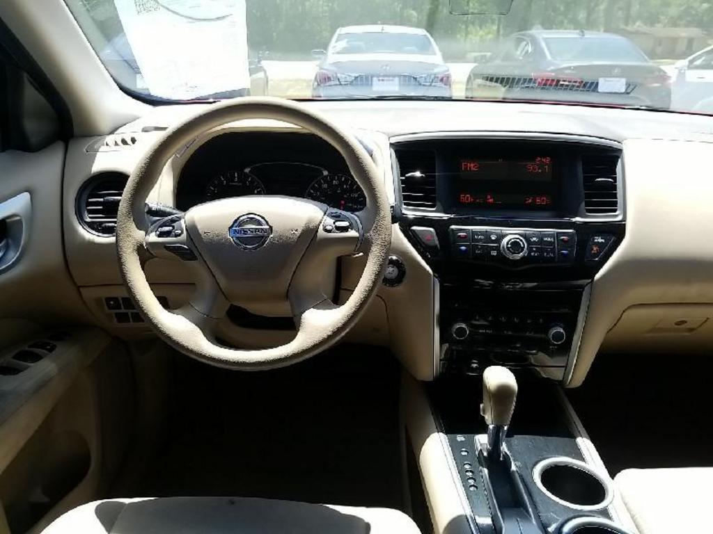2014 Nissan Pathfinder S photo