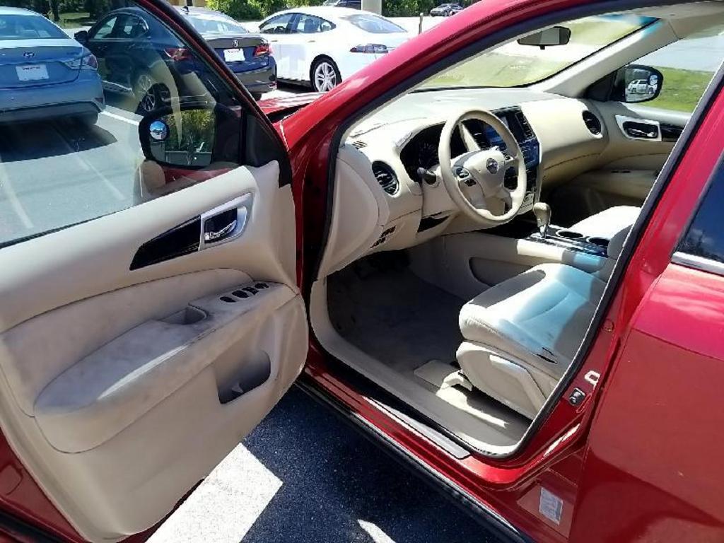 2014 Nissan Pathfinder S photo