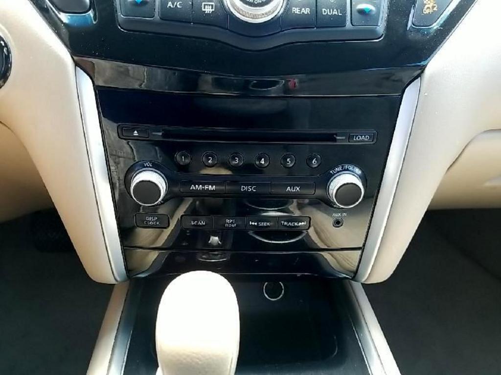 2014 Nissan Pathfinder S photo