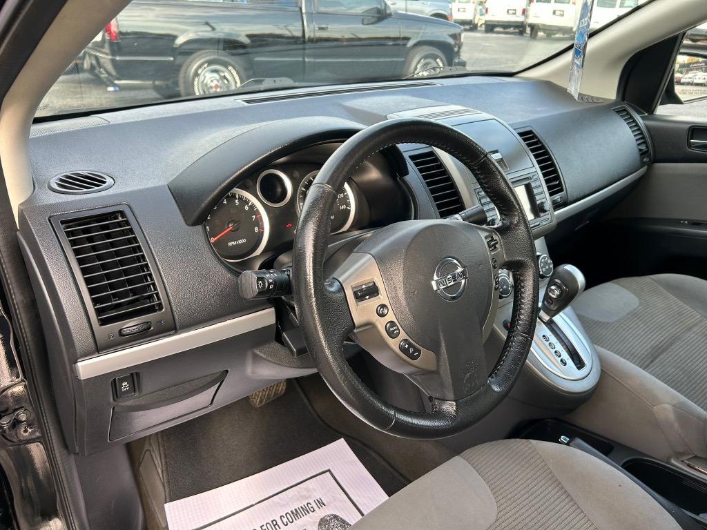 2012 Nissan Sentra 2.0 photo