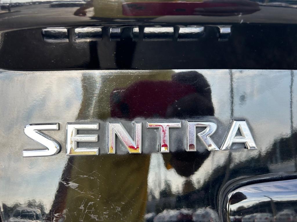 2012 Nissan Sentra 2.0 photo