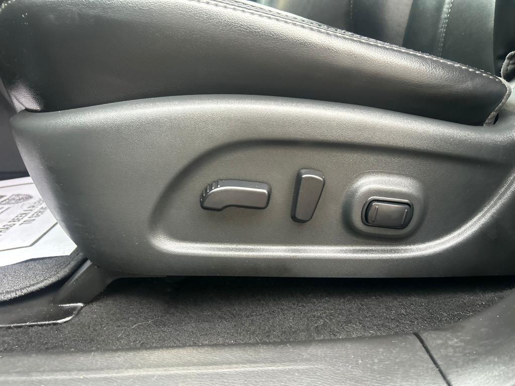 2018 Nissan Pathfinder SL photo