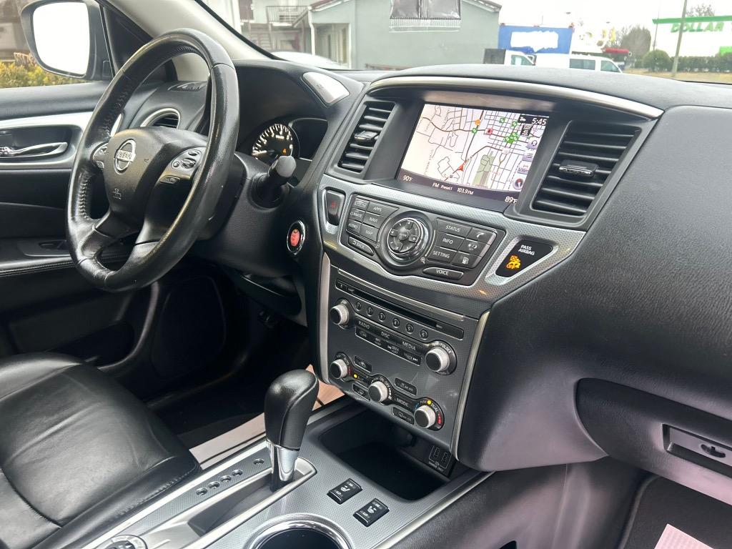 2018 Nissan Pathfinder SL photo