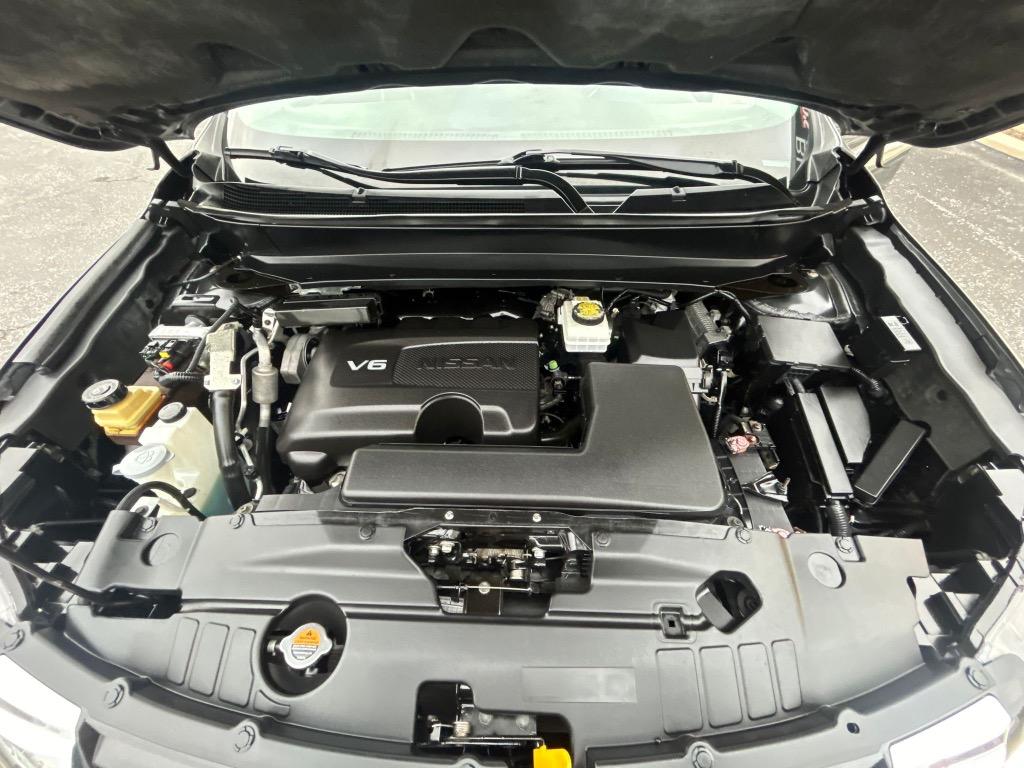 2018 Nissan Pathfinder SL photo