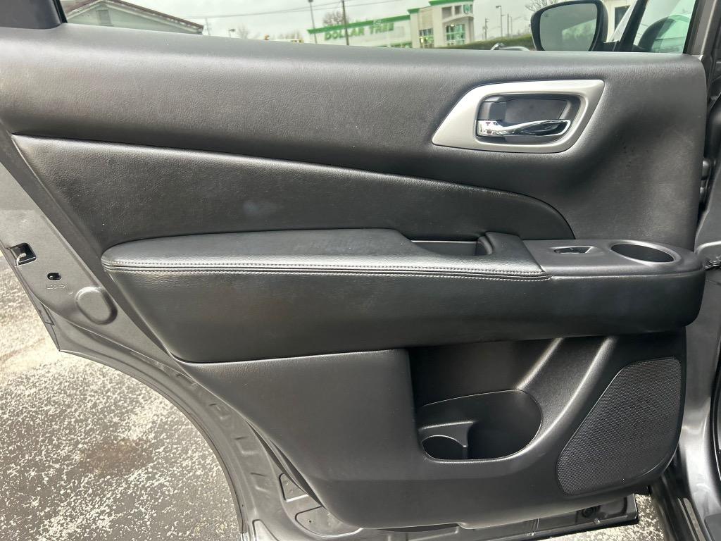 2018 Nissan Pathfinder SL photo