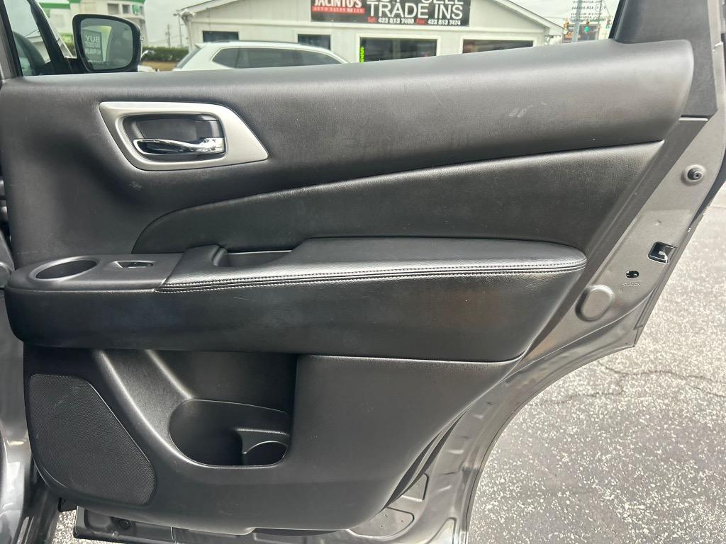 2018 Nissan Pathfinder SL photo