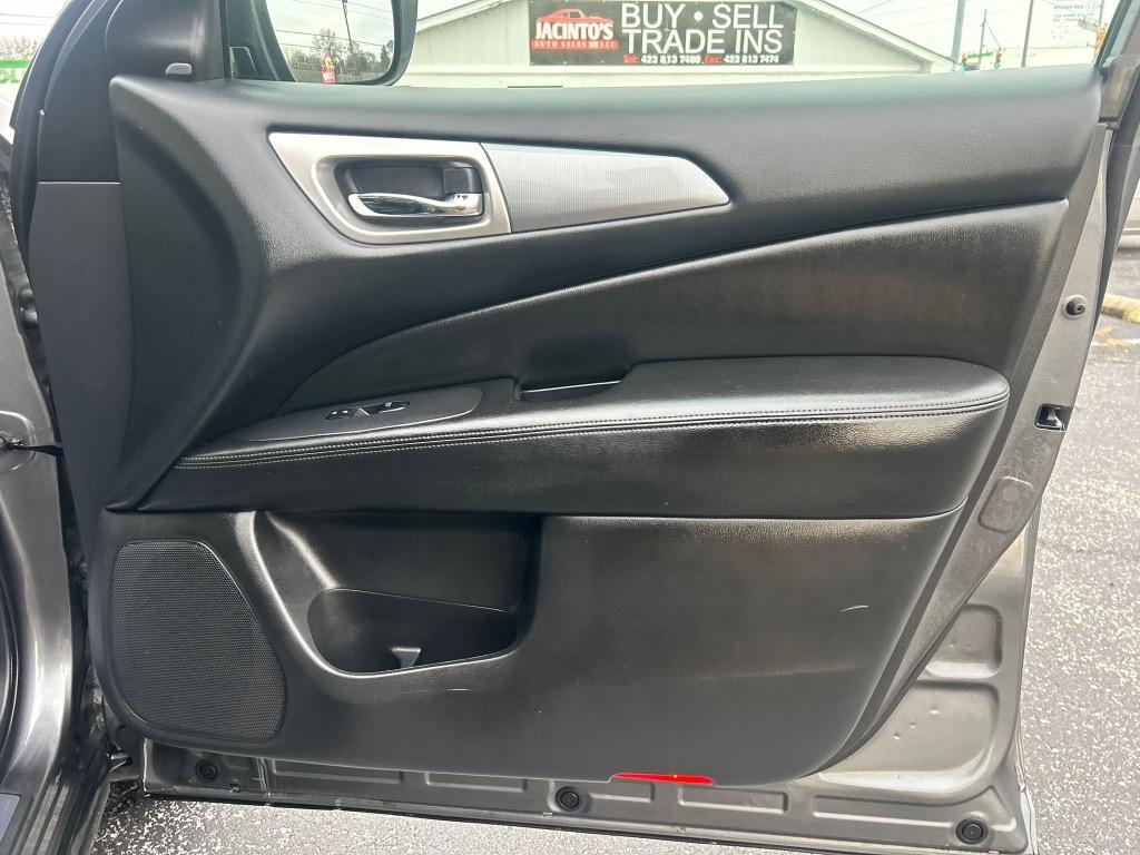 2018 Nissan Pathfinder SL photo