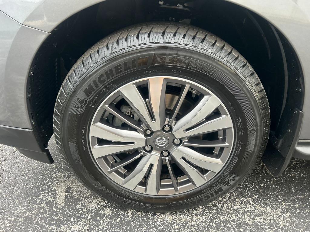 2018 Nissan Pathfinder SL photo