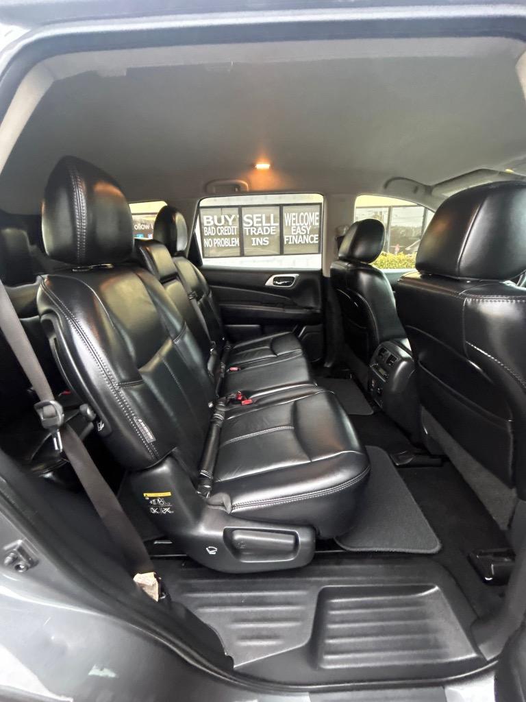 2018 Nissan Pathfinder SL photo