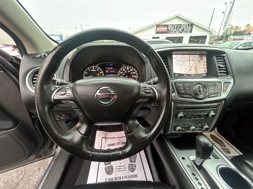 2018 Nissan Pathfinder SL photo